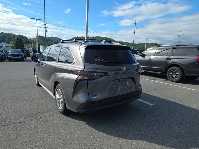 Used 2024 Toyota Sienna XLE w/ XLE Plus Package AWD/4WD image 9