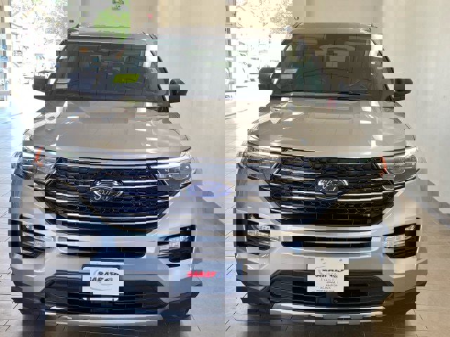 Certified 2021 Ford Explorer XLT w/ Equipment Group 202A image 3