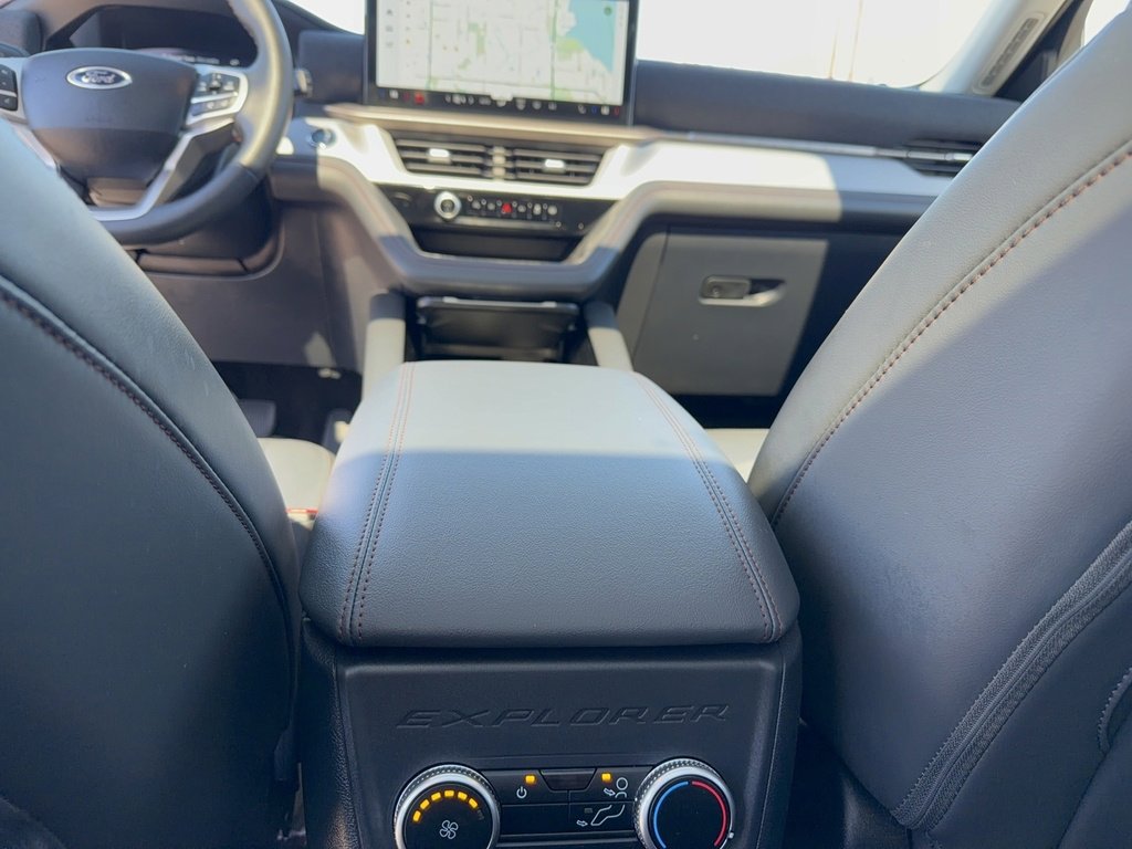 Certified 2025 Ford Explorer Active w/ Active Comfort Package image 32