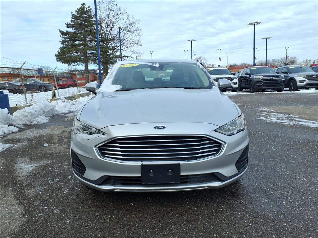 Certified 2019 Ford Fusion SE image 2