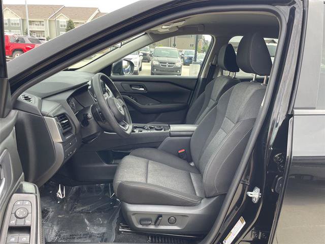 Used 2024 Nissan Rogue SV AWD/4WD image 17