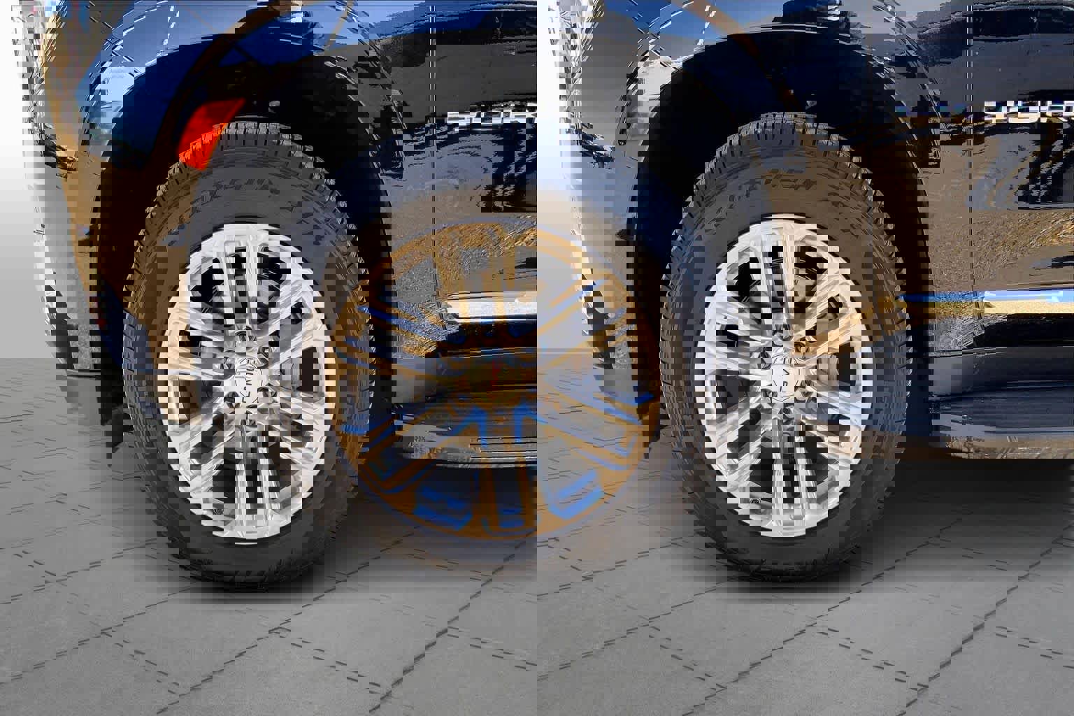 Used 2023 GMC Yukon SLT image 12