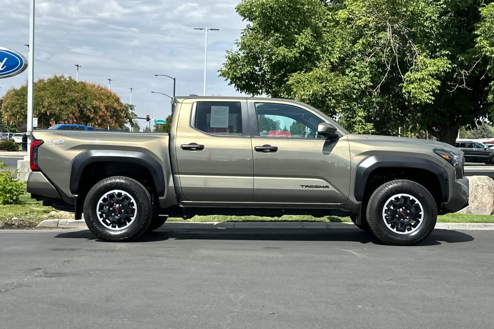 Used 2024 Toyota Tacoma TRD Off-Road w/ TRD Off Road Premium Package AWD/4WD image 8