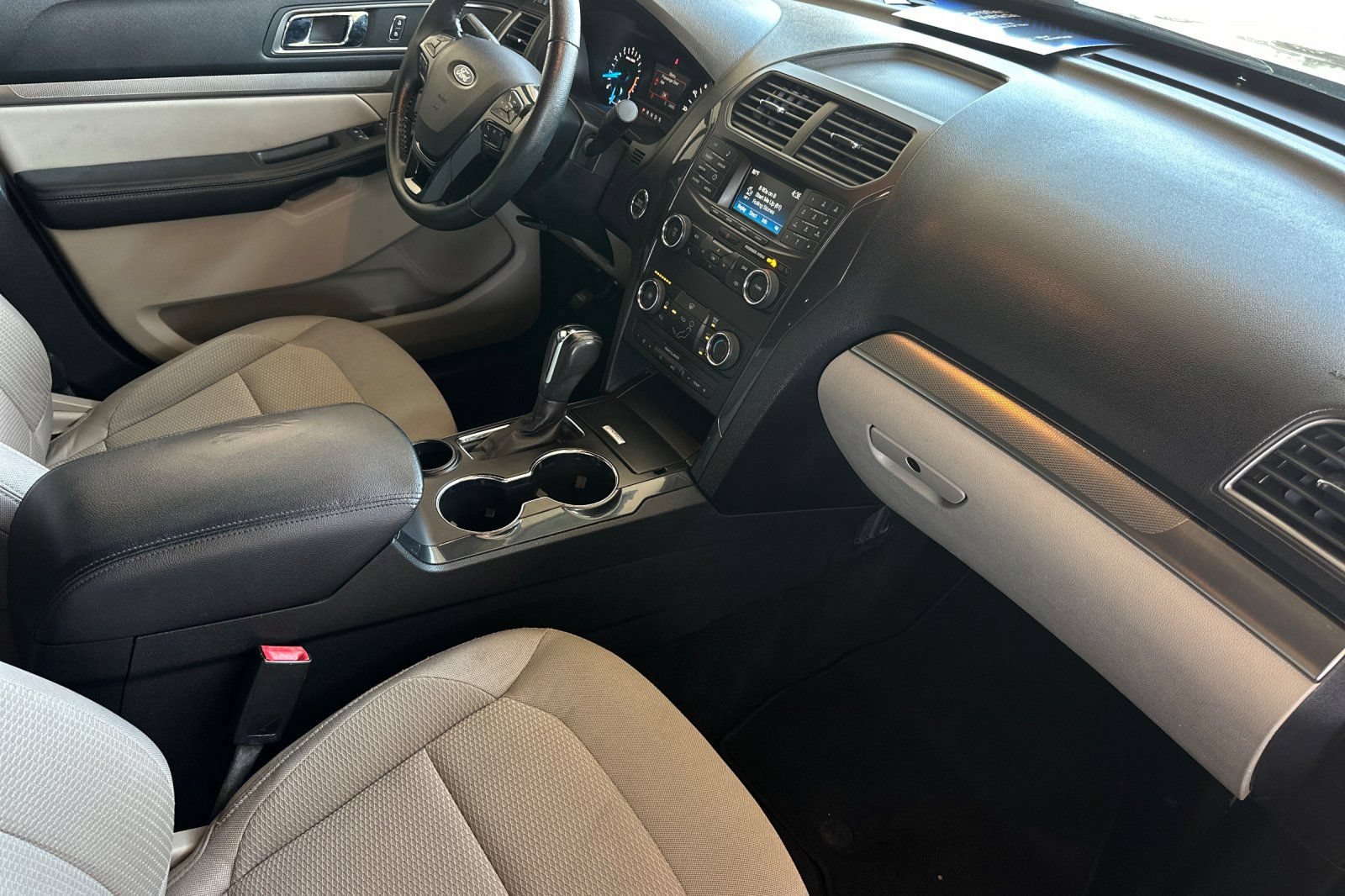 Certified 2018 Ford Explorer XLT FWD image 16