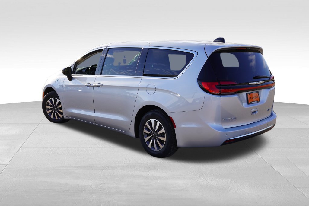 Used 2024 Chrysler Pacifica Limited FWD image 7