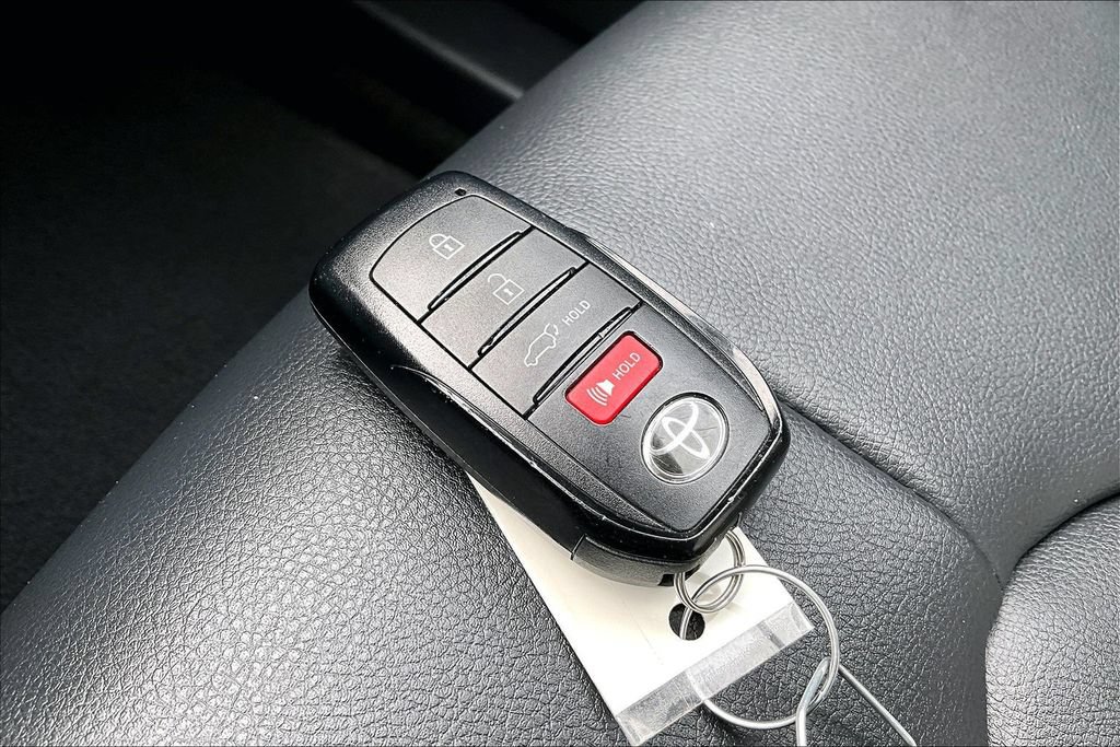 Used 2025 Toyota Highlander XLE AWD/4WD image 11