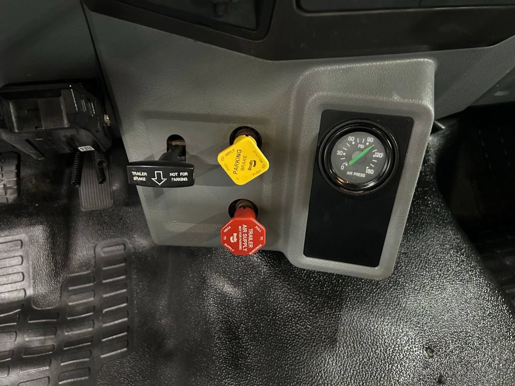 Certified 2022 Ford F750 2WD Regular Cab Super Duty image 17