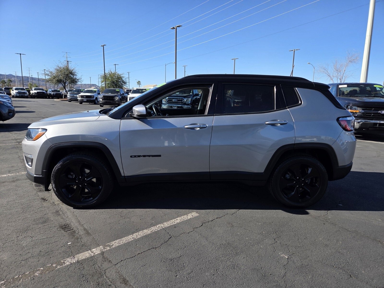 Used 2020 Jeep Compass Latitude image 3