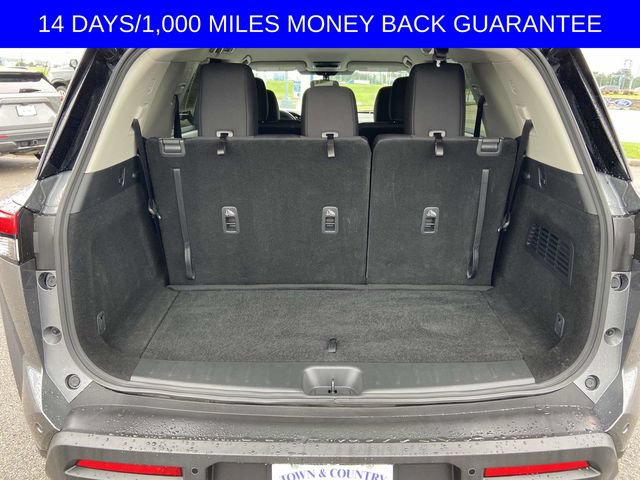Used 2025 Nissan Pathfinder SV FWD image 8