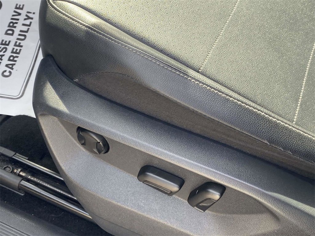 Used 2019 Volkswagen Tiguan SE image 16