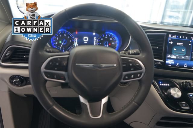 Used 2023 Chrysler Pacifica Touring-L FWD image 21