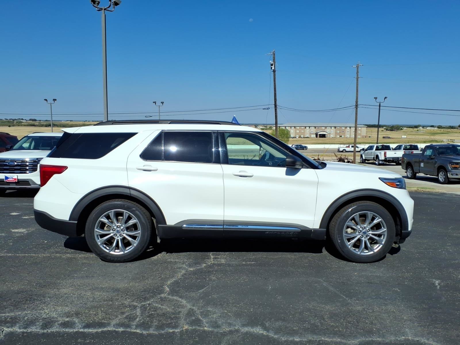 Certified 2020 Ford Explorer XLT w/ Equipment Group 202A RWD image 4