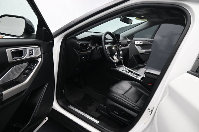 Certified 2023 Ford Explorer Limited w/ Limited Technology Package AWD/4WD image 25
