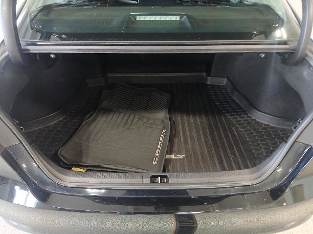 Used 2020 Toyota Camry XLE image 19