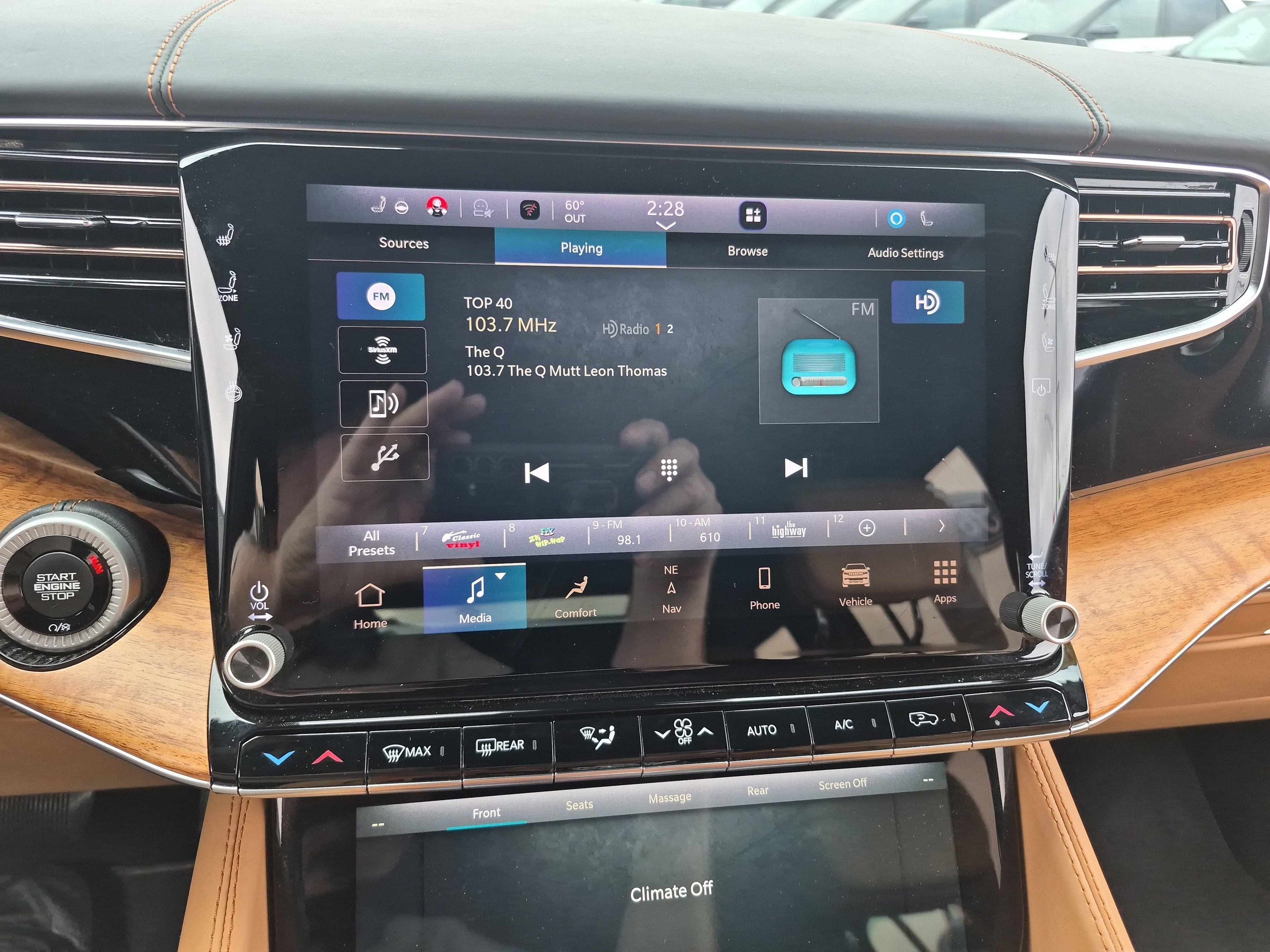 Used 2023 Jeep Grand Wagoneer L Series III image 39