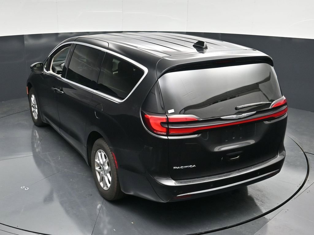 Used 2023 Chrysler Pacifica Touring-L FWD image 52