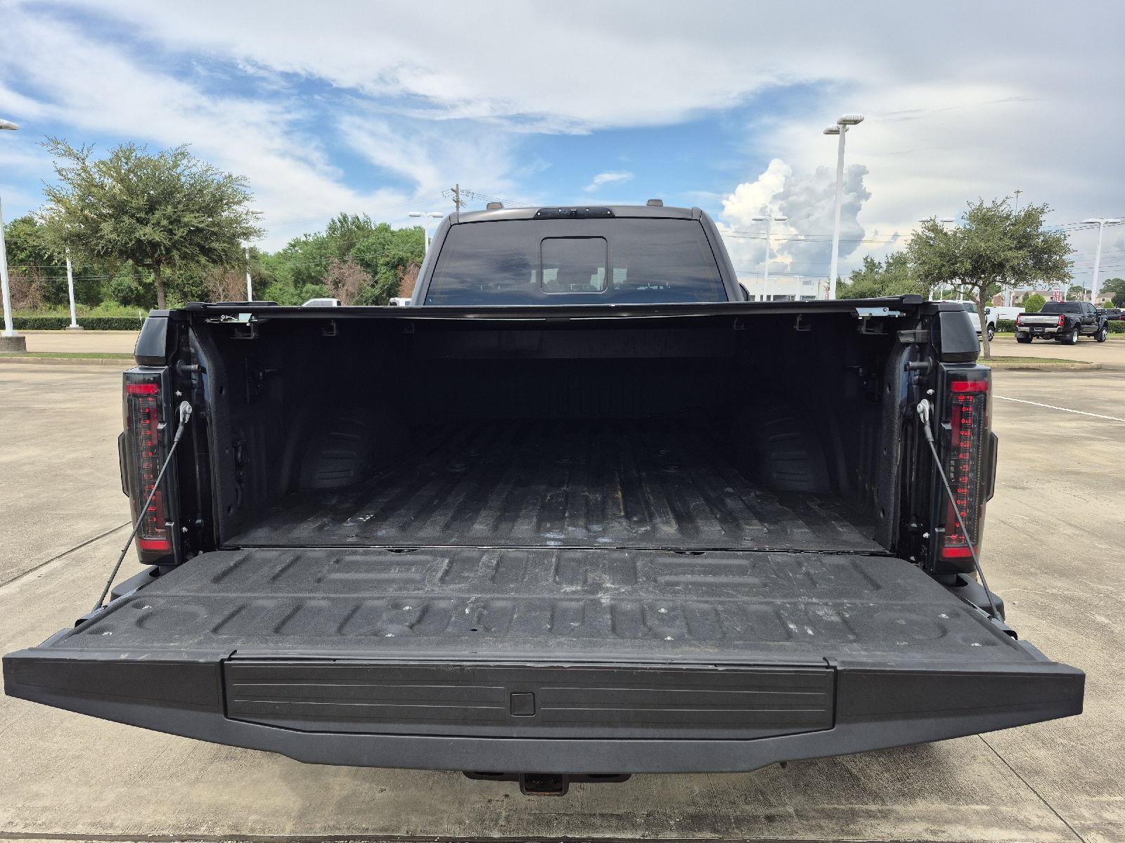Certified 2022 Ford F450 Platinum w/ FX4 Off-Road Package AWD/4WD image 15