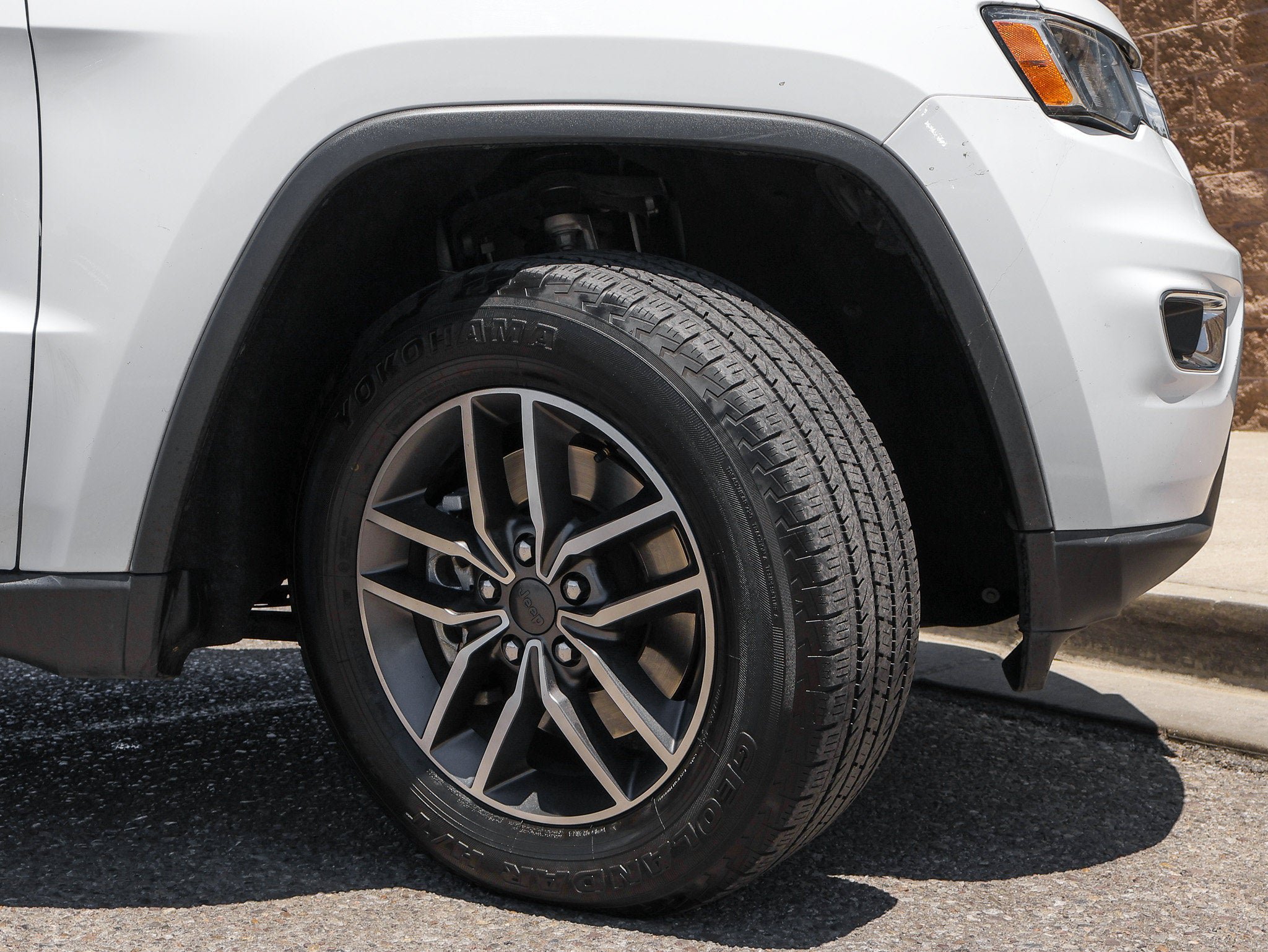 Used 2022 Jeep Grand Cherokee Limited AWD/4WD image 13
