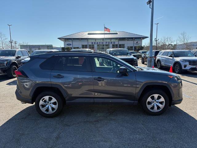 Used 2021 Toyota RAV4 LE image 6