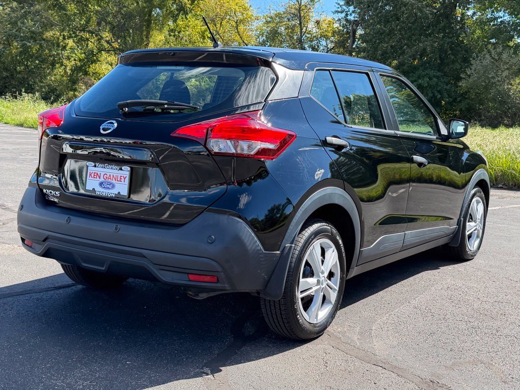 Used 2020 Nissan Kicks S FWD image 9