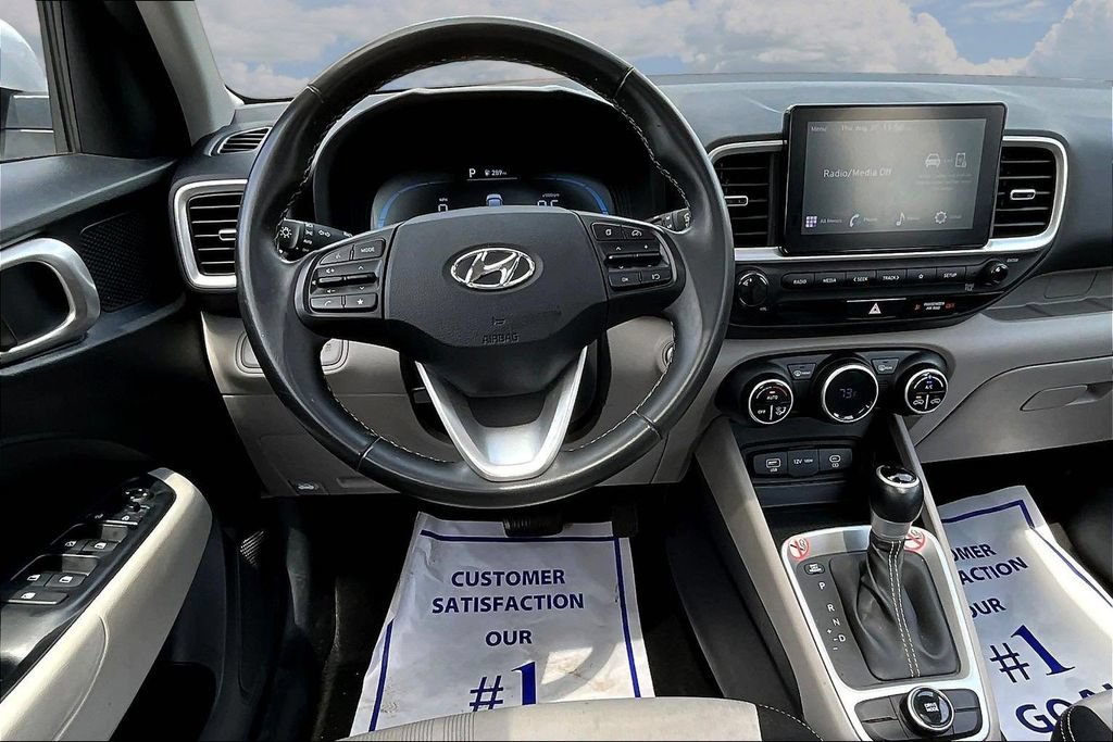 Used 2025 Hyundai Venue SEL FWD image 10