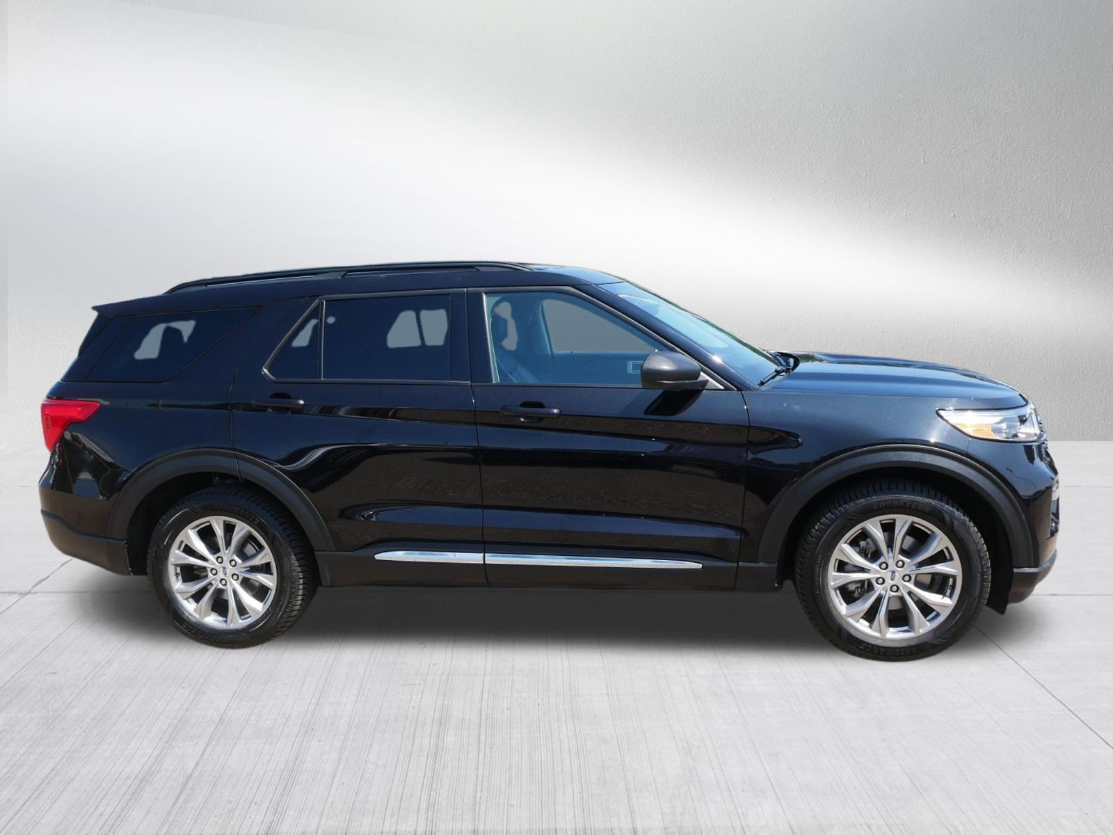 Certified 2023 Ford Explorer XLT w/ Equipment Group 202A AWD/4WD image 8