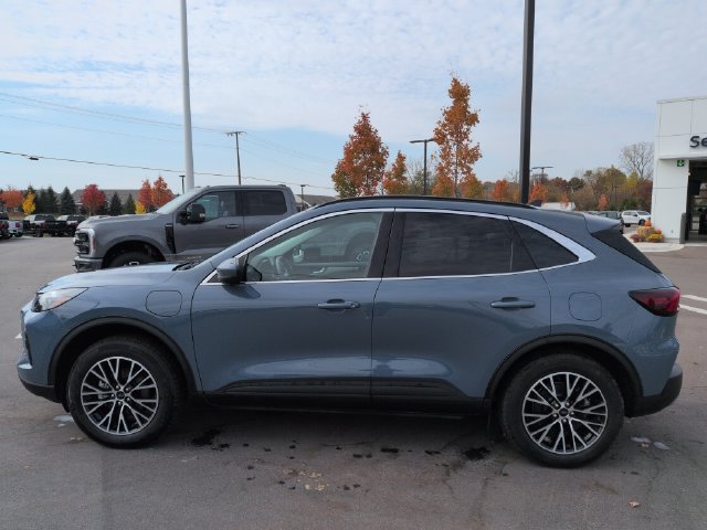 Certified 2025 Ford Escape SE w/ PHEV Premium Package FWD image 2