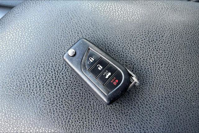 Used 2022 Toyota Camry SE FWD image 11