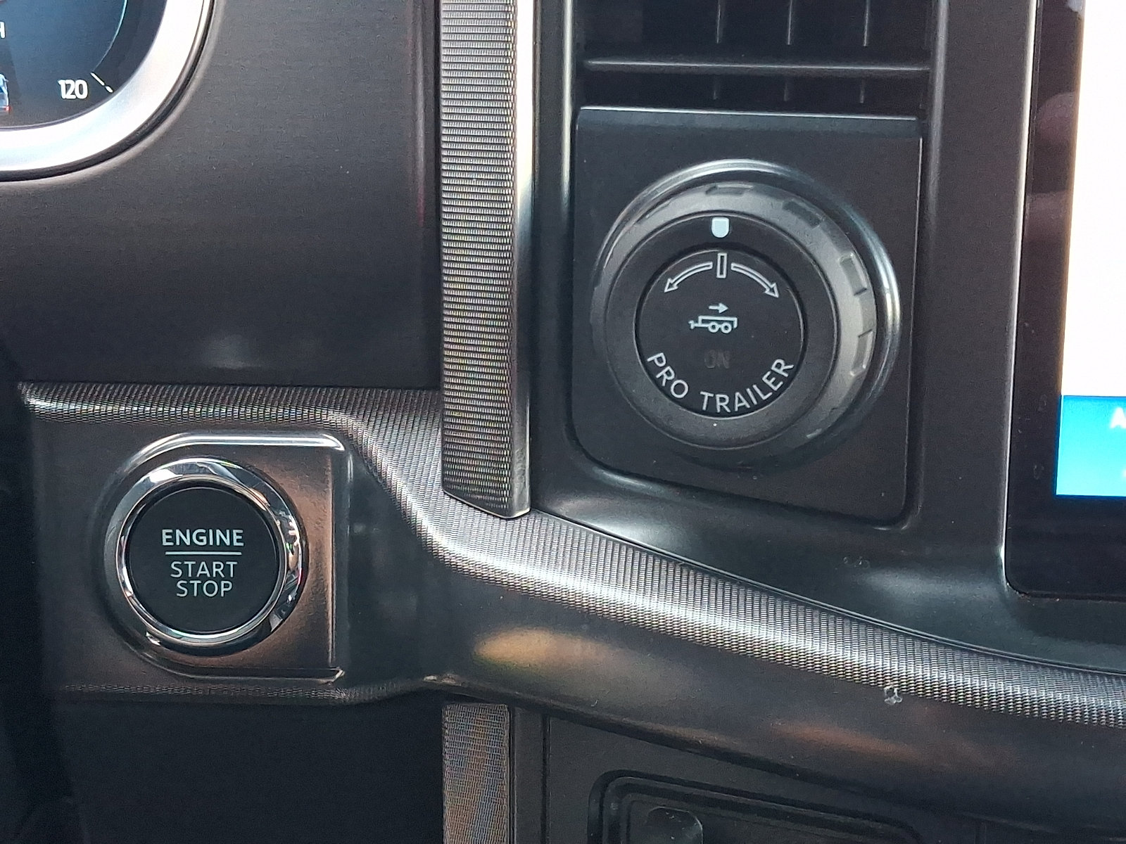 Certified 2025 Ford F150 Platinum AWD/4WD image 21