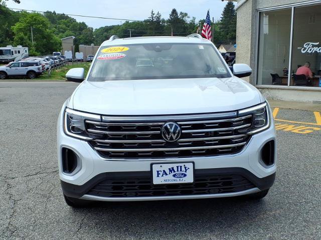 Used 2024 Volkswagen Atlas SEL AWD/4WD image 2