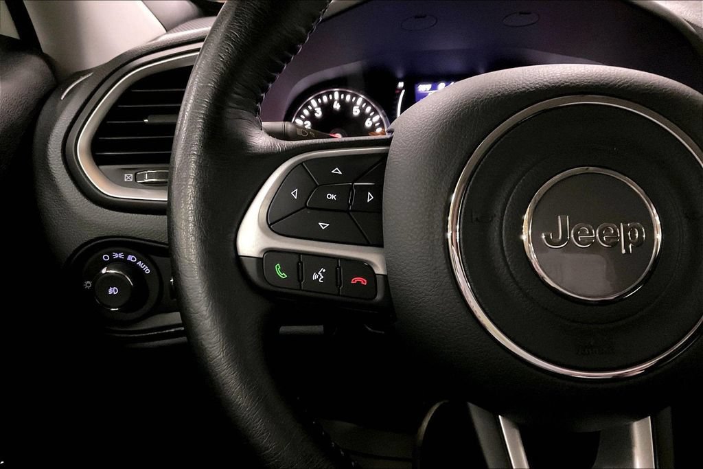 Used 2019 Jeep Renegade Latitude w/ Cold Weather Group AWD/4WD image 17