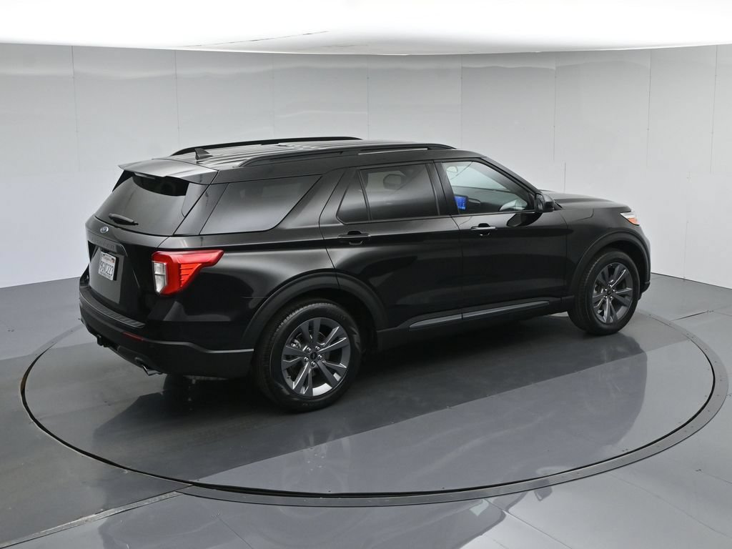 Certified 2023 Ford Explorer XLT w/ Equipment Group 202A RWD image 43