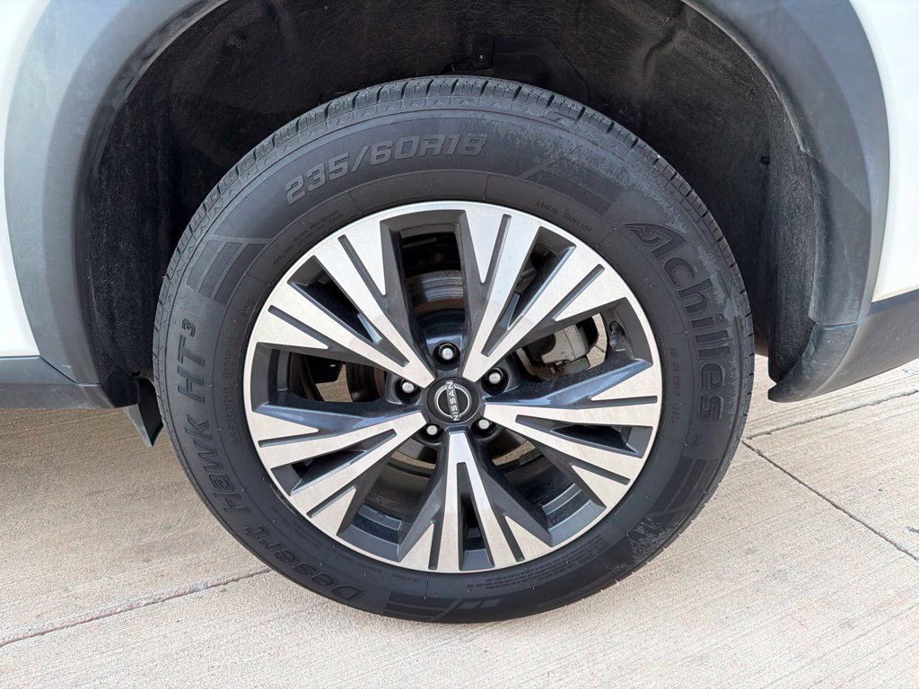 Used 2023 Nissan Rogue SV FWD image 9