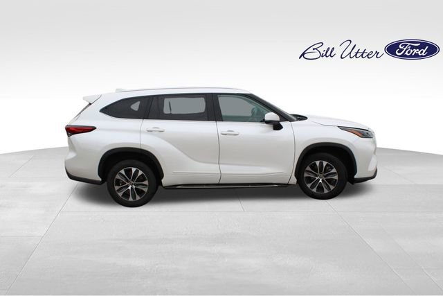 Used 2021 Toyota Highlander XLE FWD image 6
