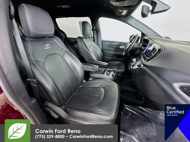 Used 2020 Chrysler Pacifica Touring-L image 32