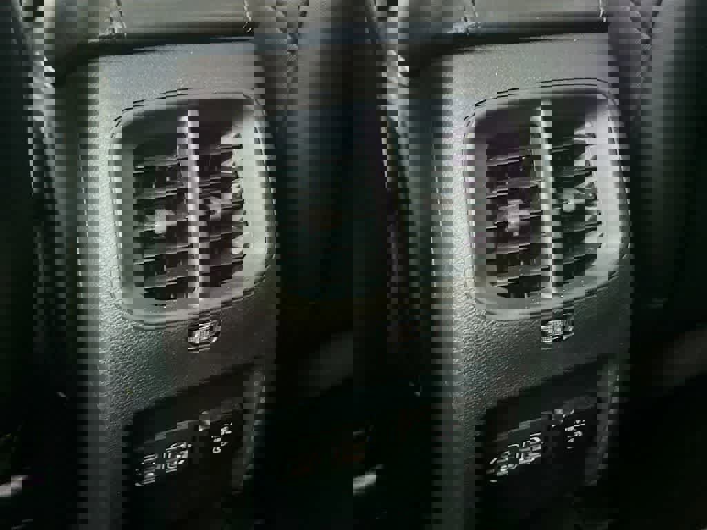 Used 2022 Jeep Cherokee Limited image 16