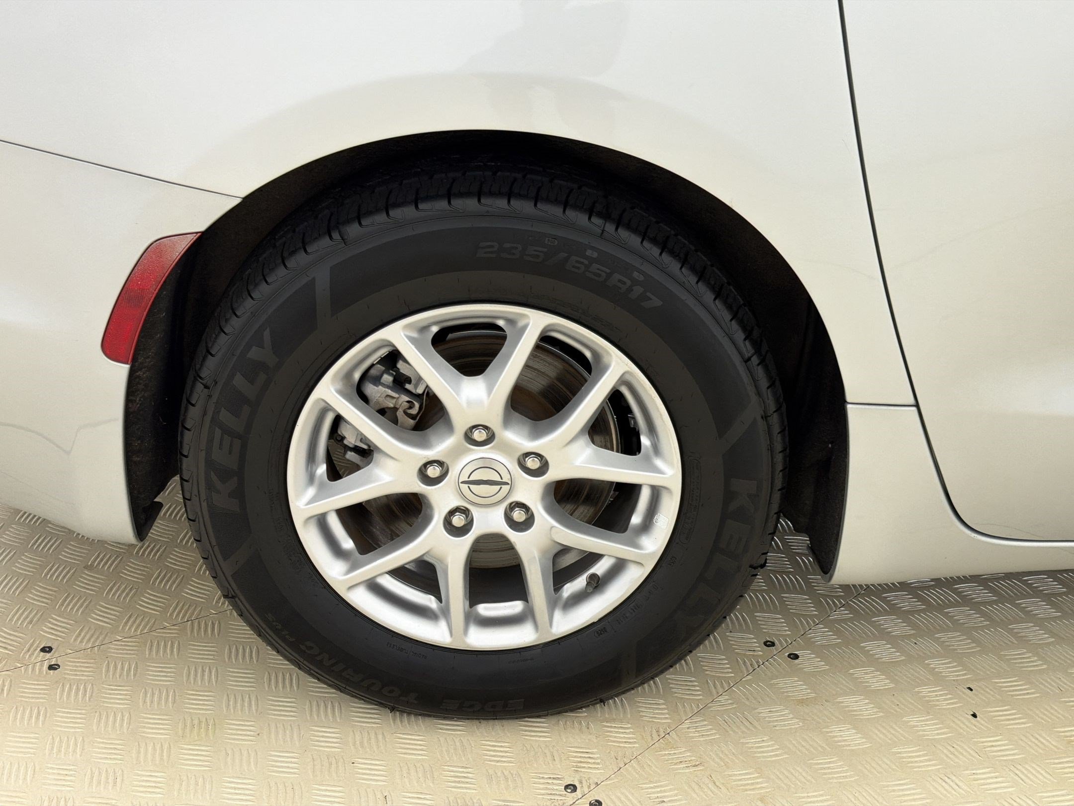 Used 2023 Chrysler Pacifica Touring-L FWD image 12