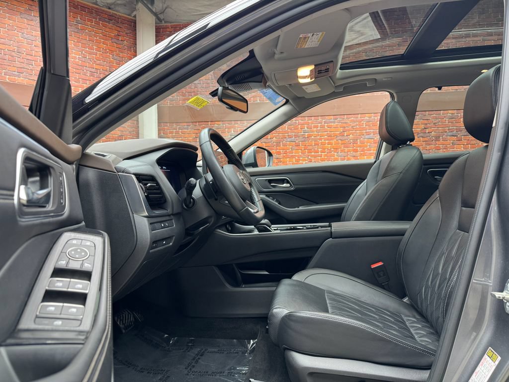 Used 2022 Nissan Rogue Platinum w/ Head-Up Display Package AWD/4WD image 23
