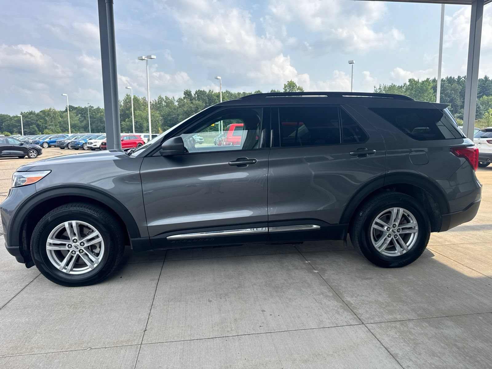 Certified 2024 Ford Explorer XLT w/ Equipment Group 202A AWD/4WD image 4