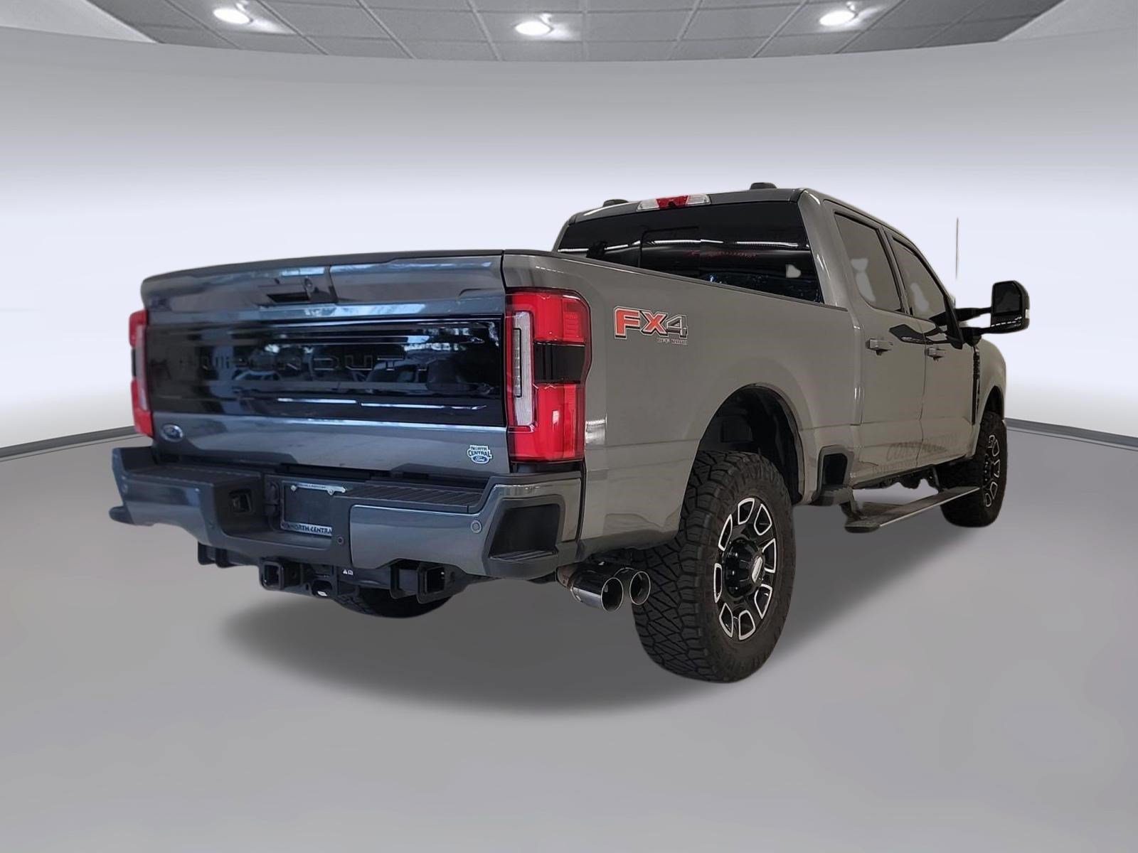 Certified 2025 Ford F250 Platinum w/ FX4 Off-Road Package AWD/4WD image 5
