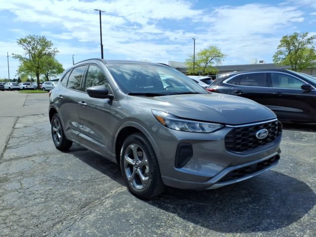Certified 2023 Ford Escape ST-Line w/ Tech Pack #1 AWD/4WD image 3