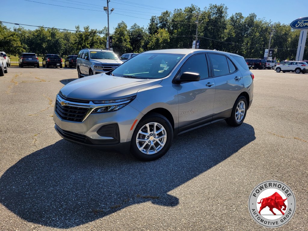 Used 2024 Chevrolet Equinox LS w/ LS Convenience Package FWD image 2