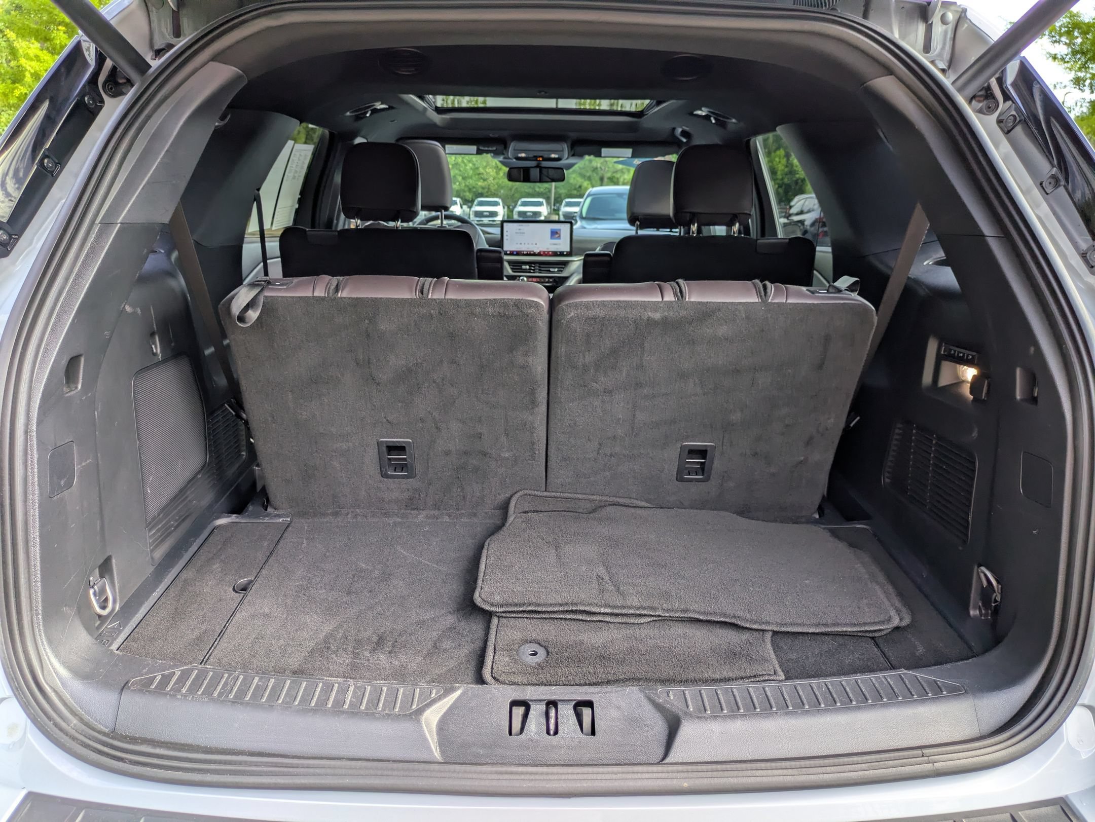 Certified 2025 Ford Explorer Platinum w/ LUX Leather Package AWD/4WD image 35