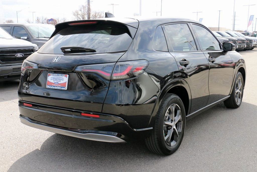 Used 2025 Honda HR-V EX-L image 5