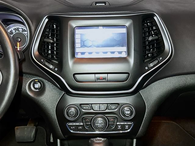 Used 2019 Jeep Cherokee Latitude Plus w/ Comfort/Convenience Group image 15