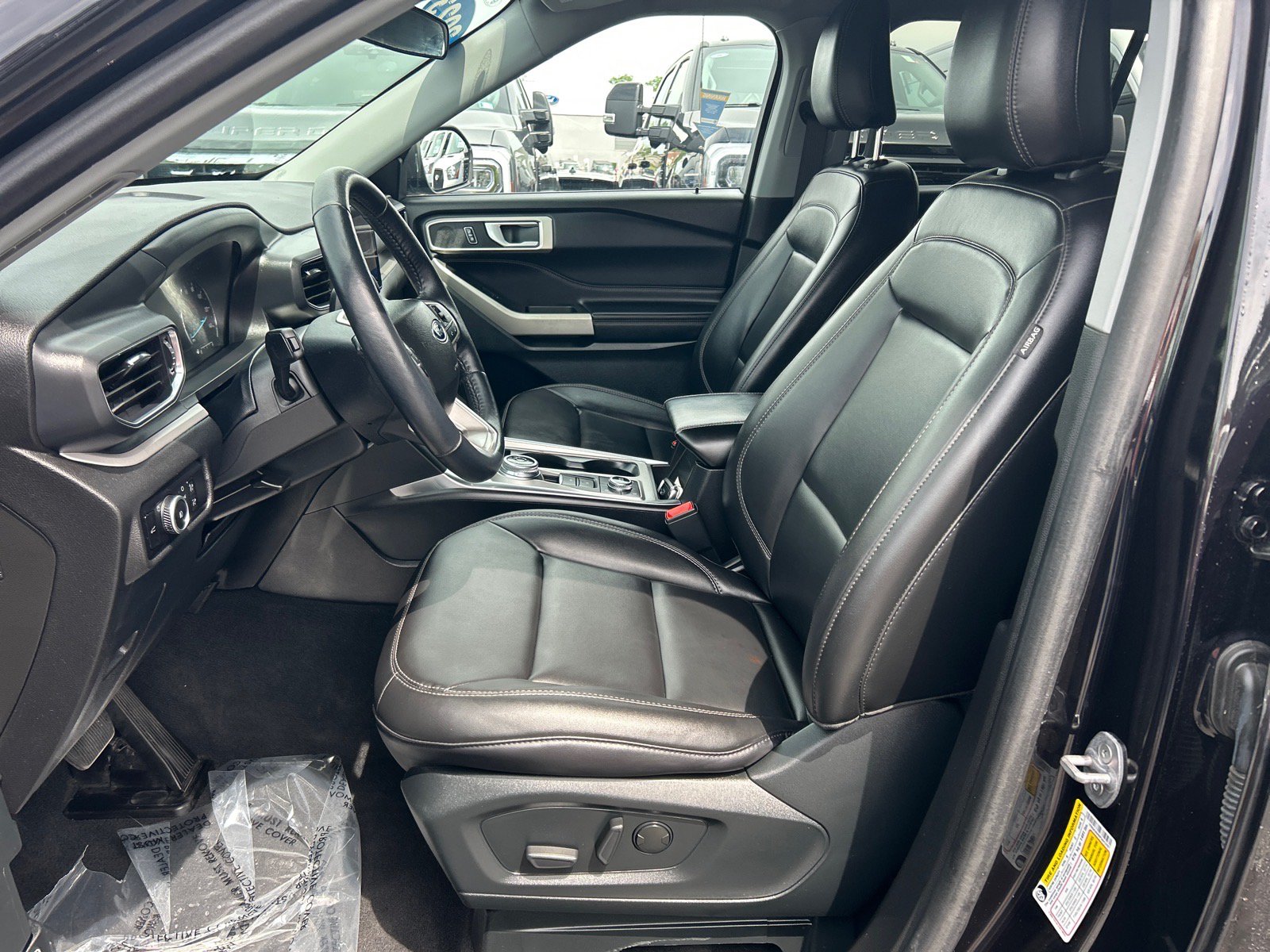 Certified 2023 Ford Explorer XLT w/ Equipment Group 202A AWD/4WD image 8