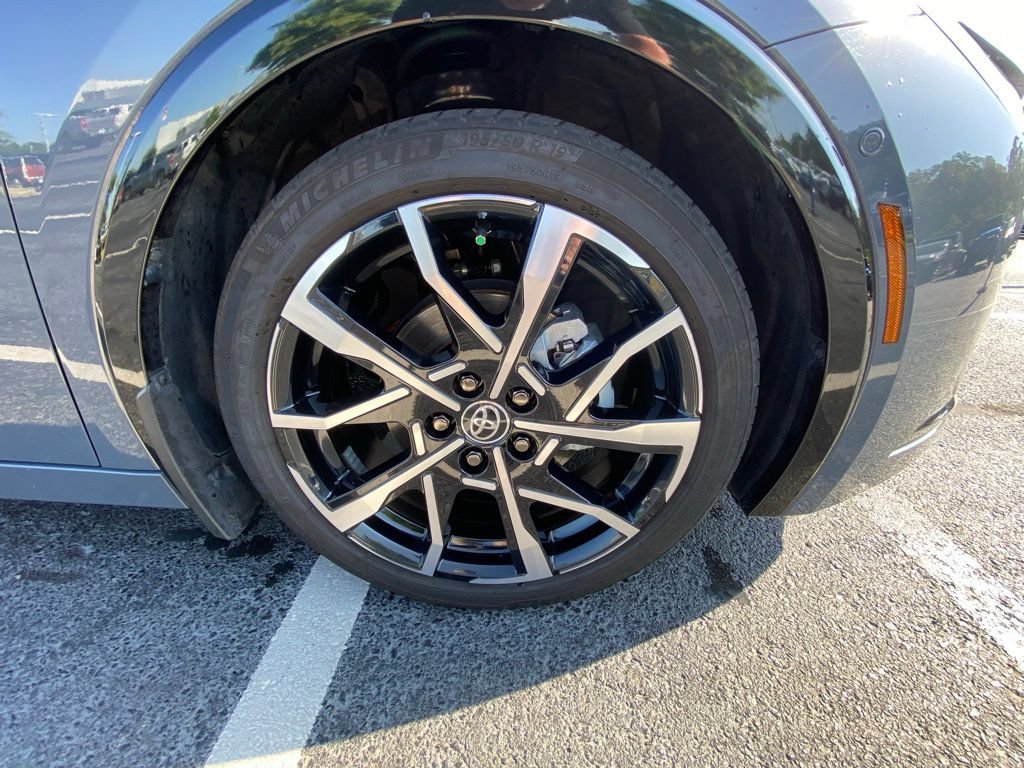 Used 2024 Toyota Prius Prime Premium FWD image 30