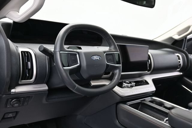 Certified 2025 Ford Expedition Active AWD/4WD image 16