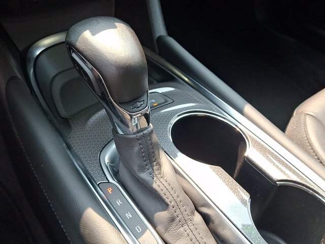 Used 2022 Chevrolet Malibu LT w/ Leather Package FWD image 4