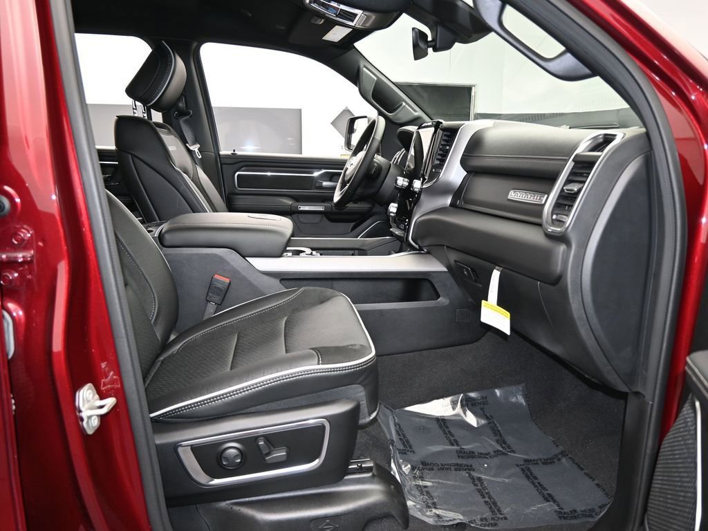 Used 2025 RAM 1500 Laramie AWD/4WD image 40